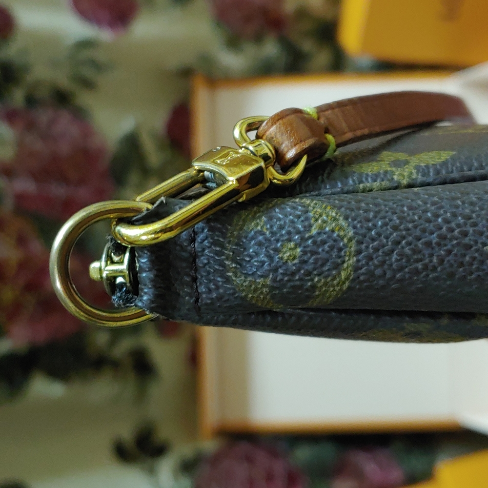 SOLD - 💯% AUTHENTIC VINTAGE LOUIS VUITTON POCHETTE - Picture 5 of 11